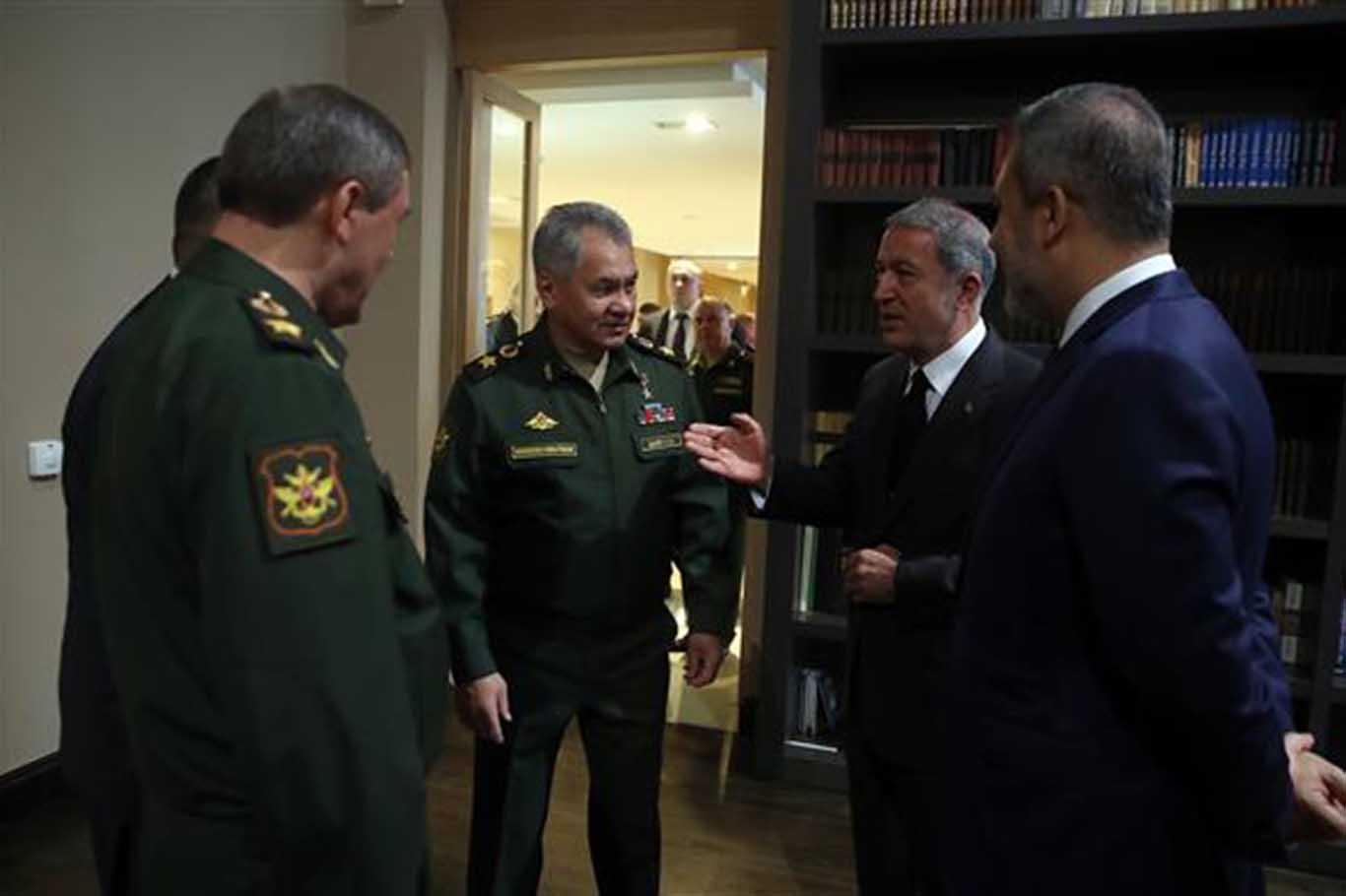 Millî Savunma Bakanı Akar Rus mevkidaşıyla görüştü